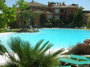 Estepona - Playa - Villa en urbanización de Park Beach con jardín
